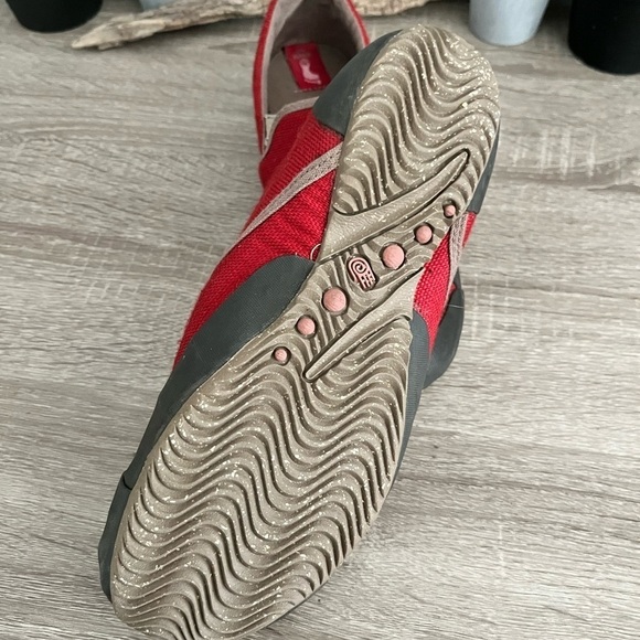 Teva Red Canvas Walking Hiking Shoes - Picture 4 of 5